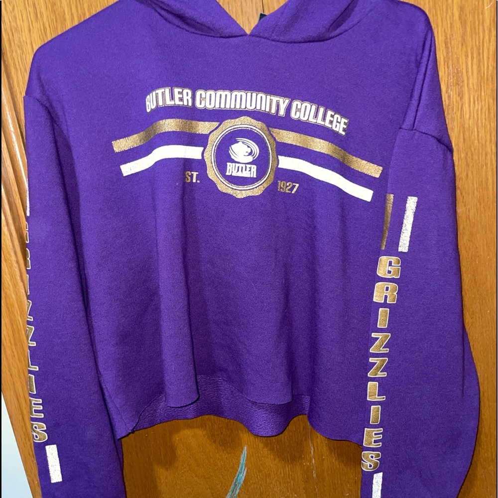 womens large butler cropped hoodie
